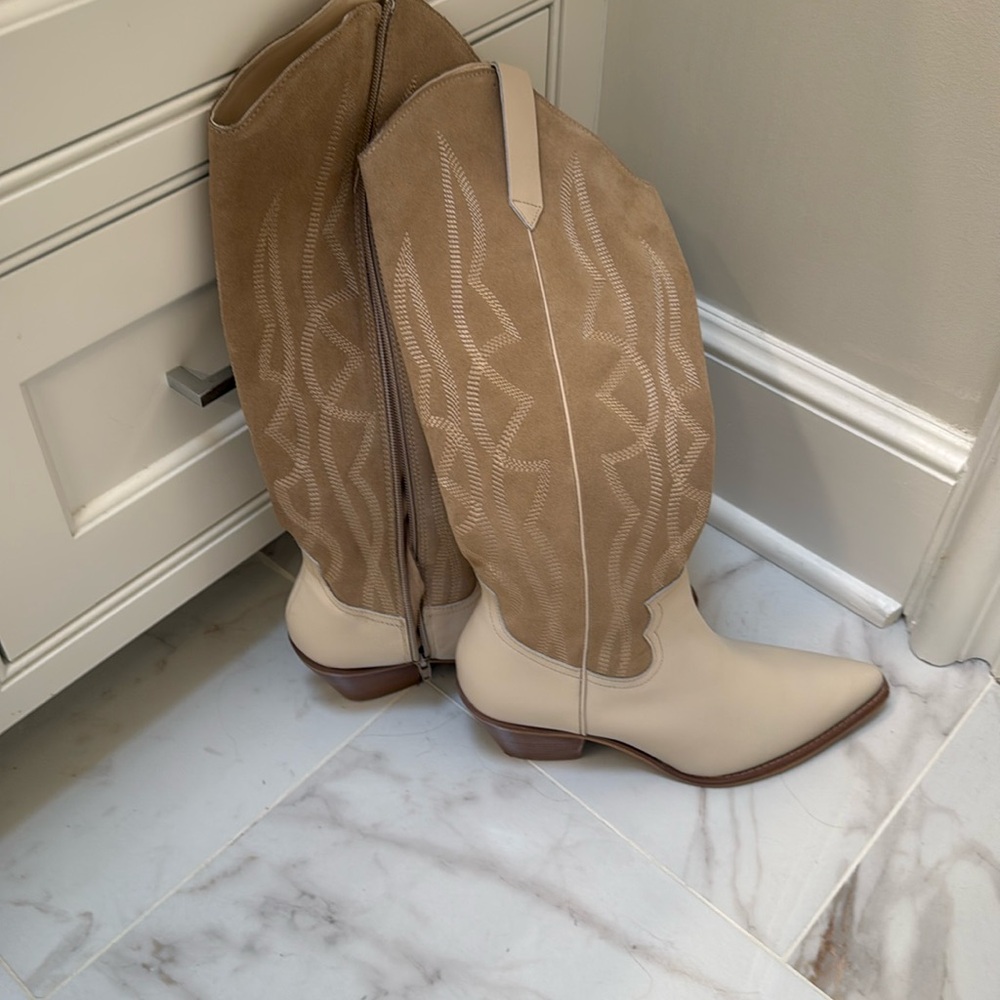 COCONUTS By Matisse Super Stylish Cowboy Boots!